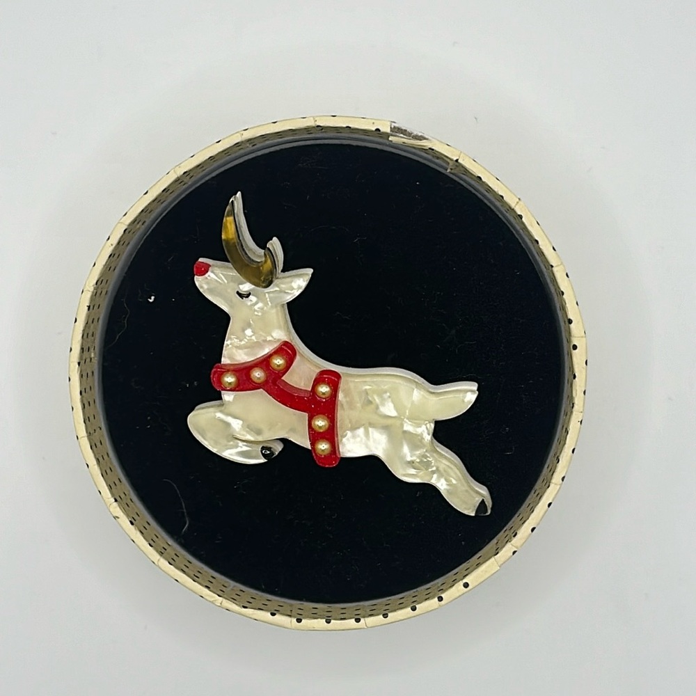 Reindeer brooch
